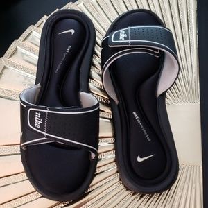 🚫🚫🚫Sold in Merk@ri🚫🚫🚫Nike slides